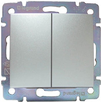 Выключатель Legrand Valena двухклавишный (алюминий)   770105 Выключатель Legrand Valena двухклавишный (алюминий)   770105